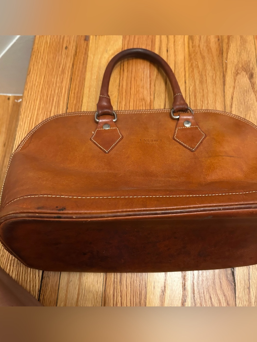 Authentic I Medici Firenze Italian Leather Handbag (Model IM2500). - Picture 2 of 6